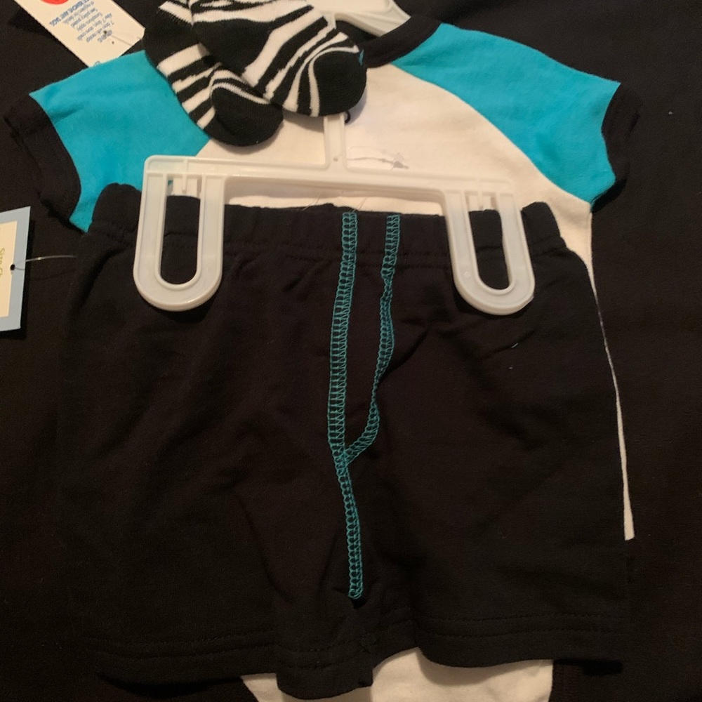 Short Set - Picture 2 of 2